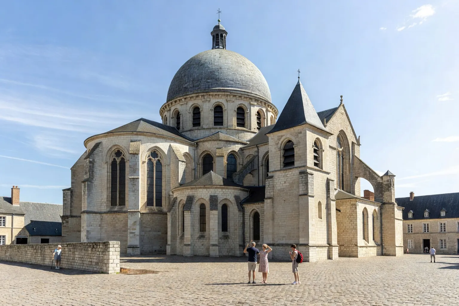 Collégiale médiévale de la Brie, architecture gothique briarde